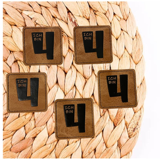 1 Kunstleder Label - Ich bin 4 - Braun - zum aufnähen - 4x4cm Quadrat